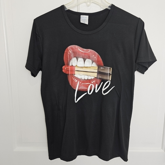 Lips Lipstick & Love Graphic Short Sleeve TShirt Size M - Picture 1 of 7